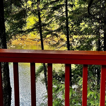 Waterfront Timber Frame Cottage! Ucluelet Eksteriør billede