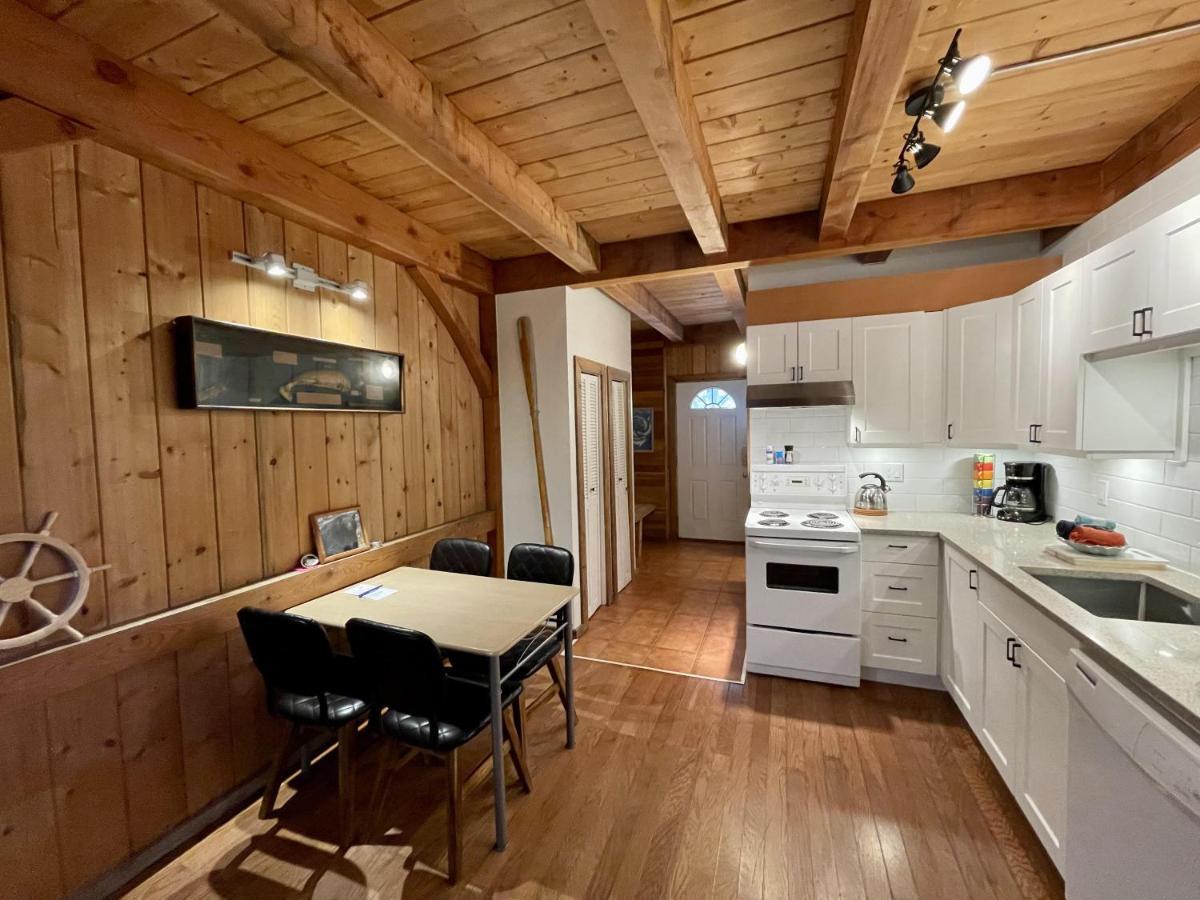 Waterfront Timber Frame Cottage! Ucluelet Eksteriør billede