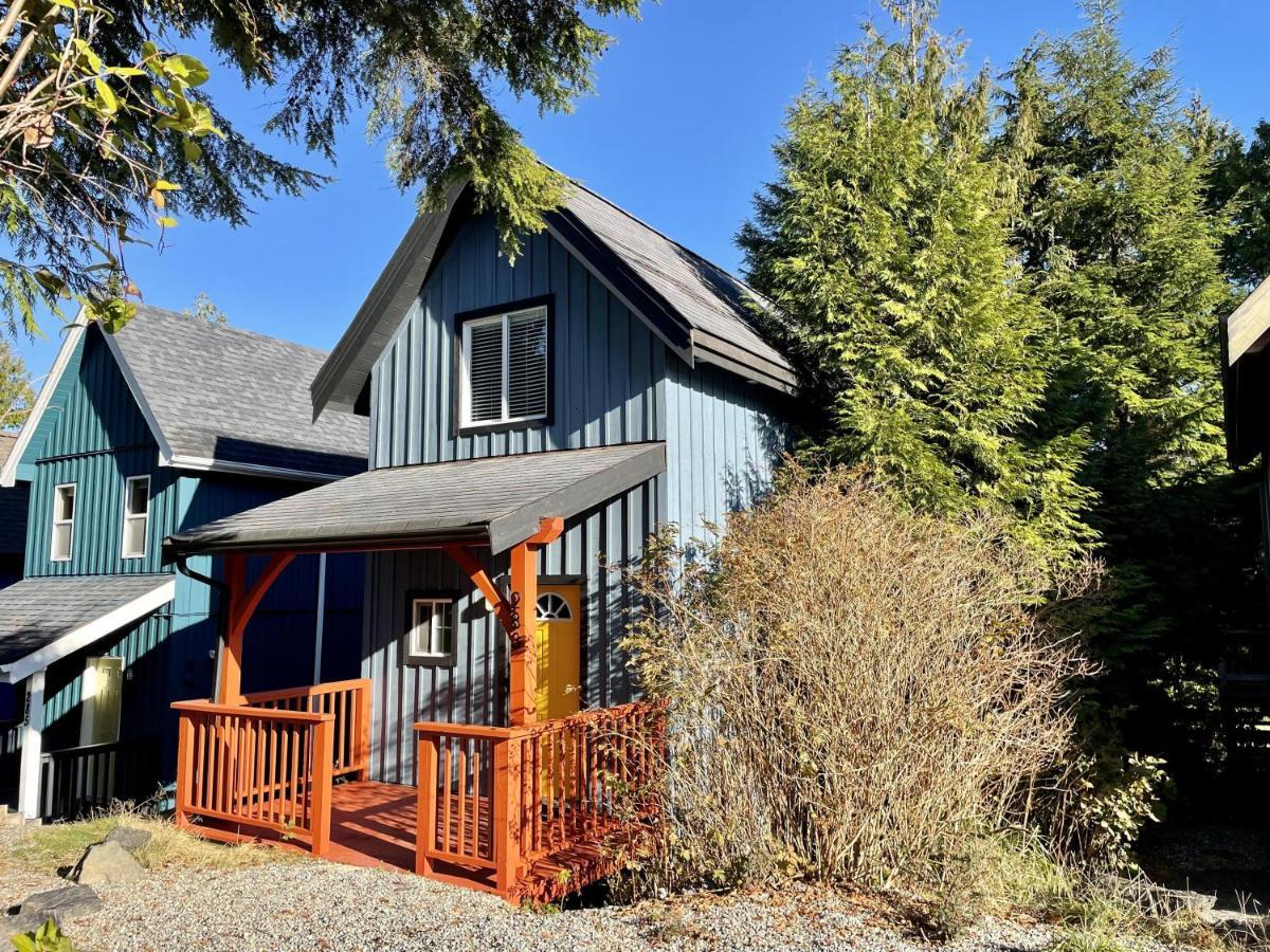 Waterfront Timber Frame Cottage! Ucluelet Eksteriør billede