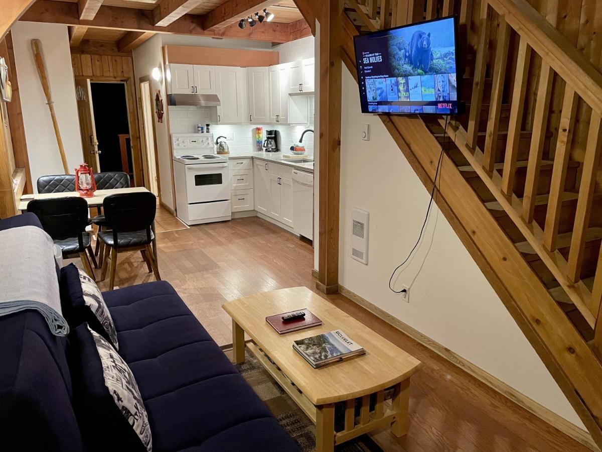 Waterfront Timber Frame Cottage! Ucluelet Eksteriør billede