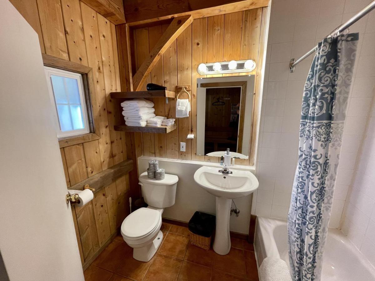 Waterfront Timber Frame Cottage! Ucluelet Eksteriør billede