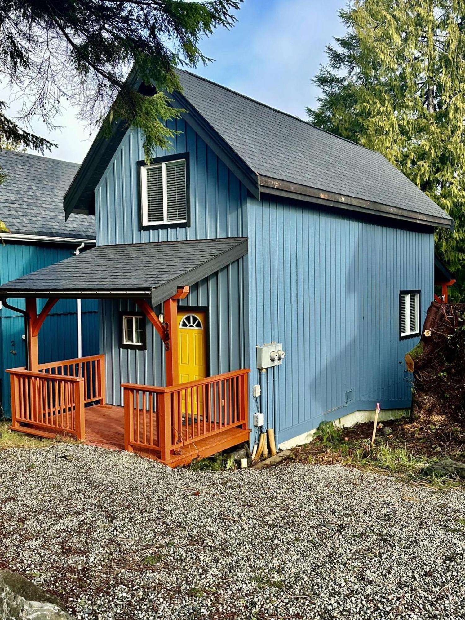 Waterfront Timber Frame Cottage! Ucluelet Eksteriør billede
