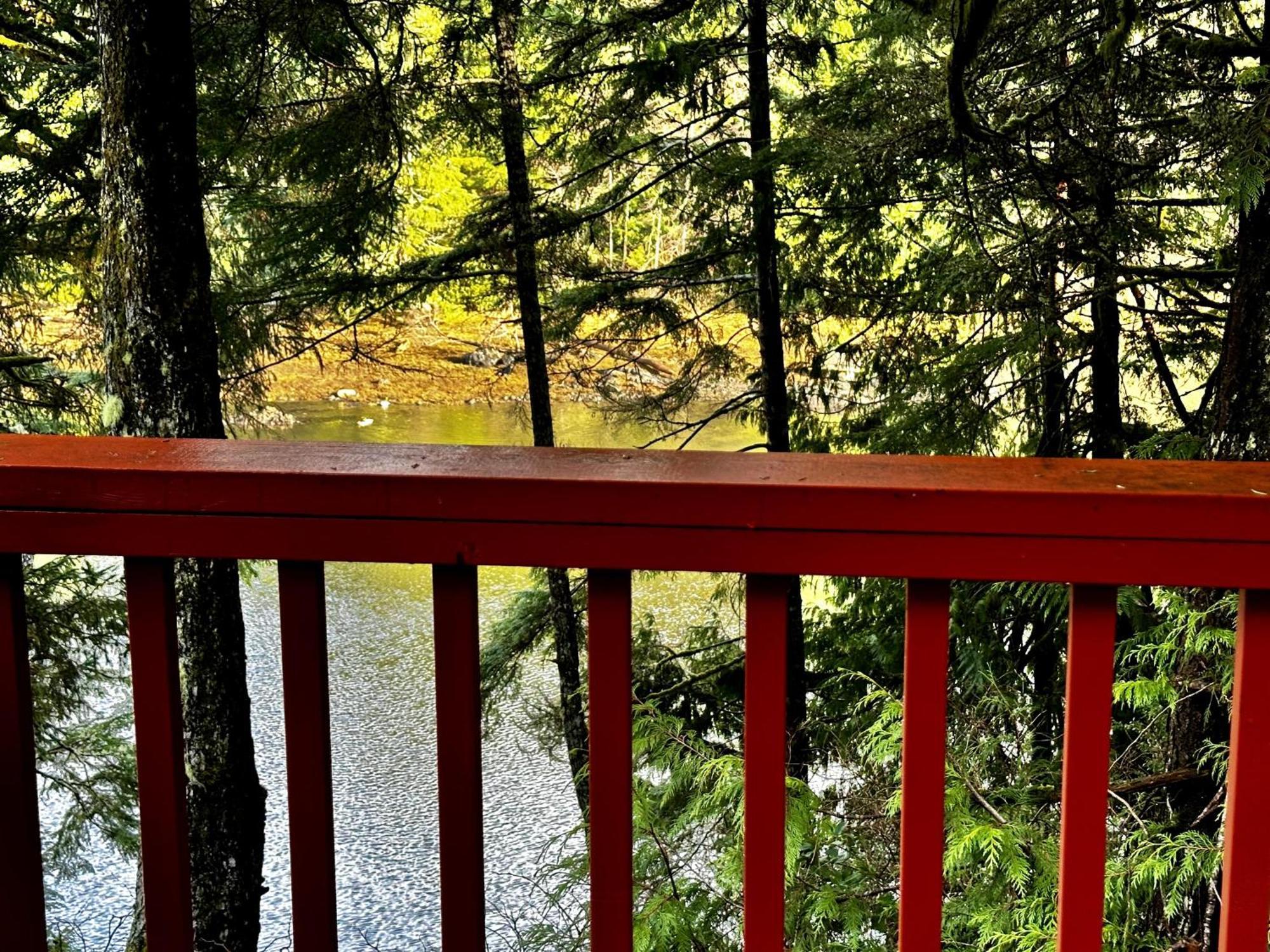 Waterfront Timber Frame Cottage! Ucluelet Eksteriør billede