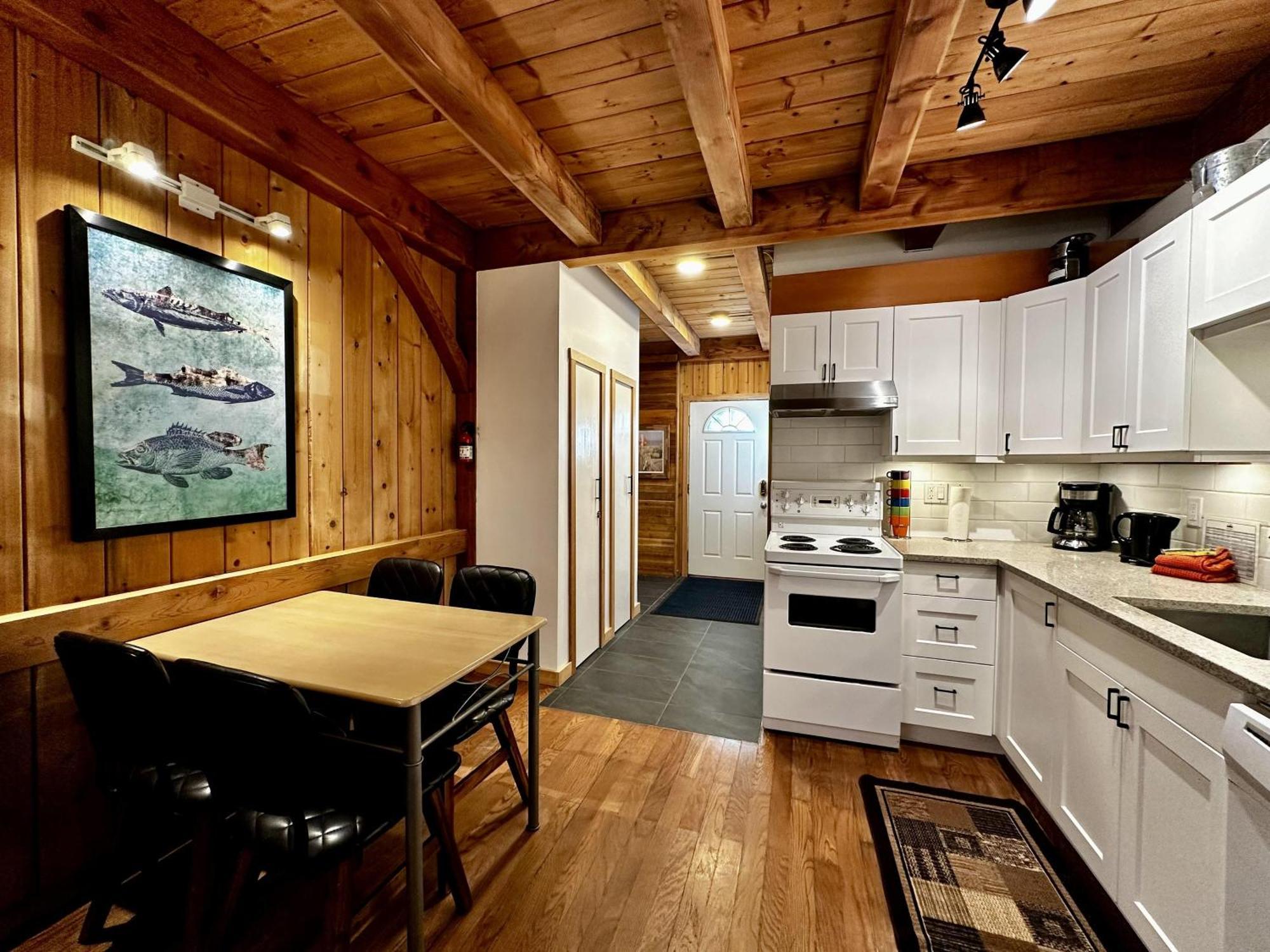 Waterfront Timber Frame Cottage! Ucluelet Eksteriør billede