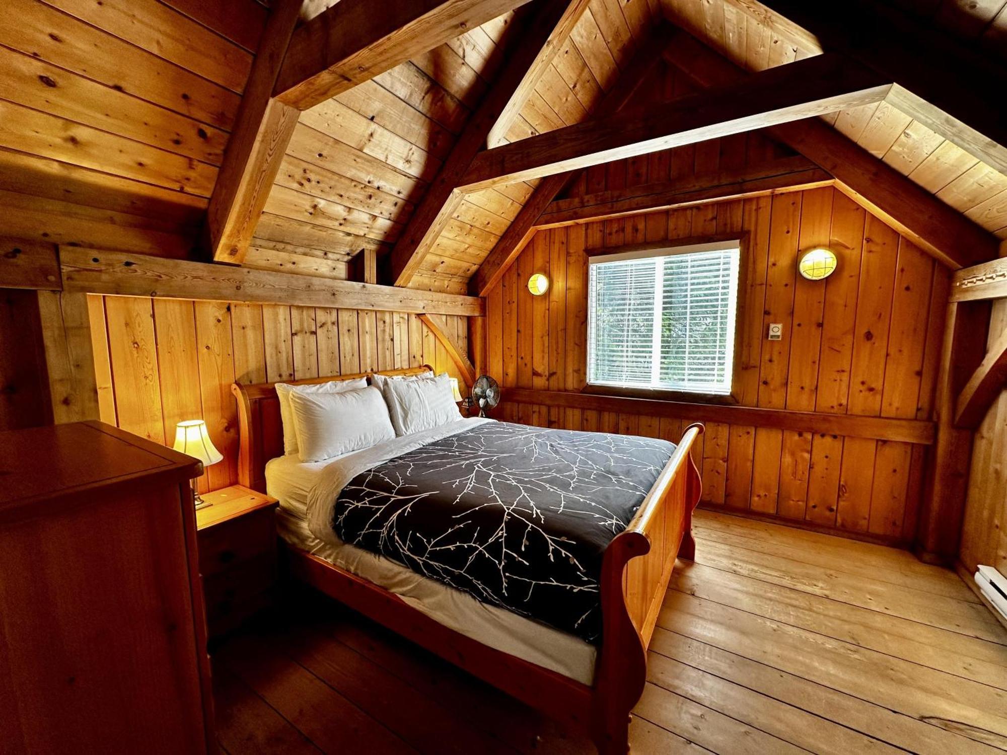 Waterfront Timber Frame Cottage! Ucluelet Eksteriør billede