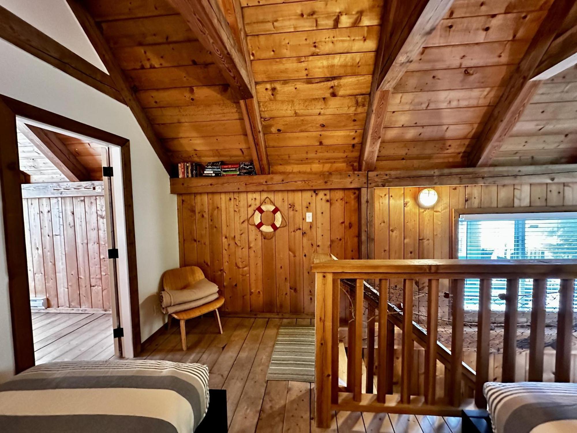 Waterfront Timber Frame Cottage! Ucluelet Eksteriør billede