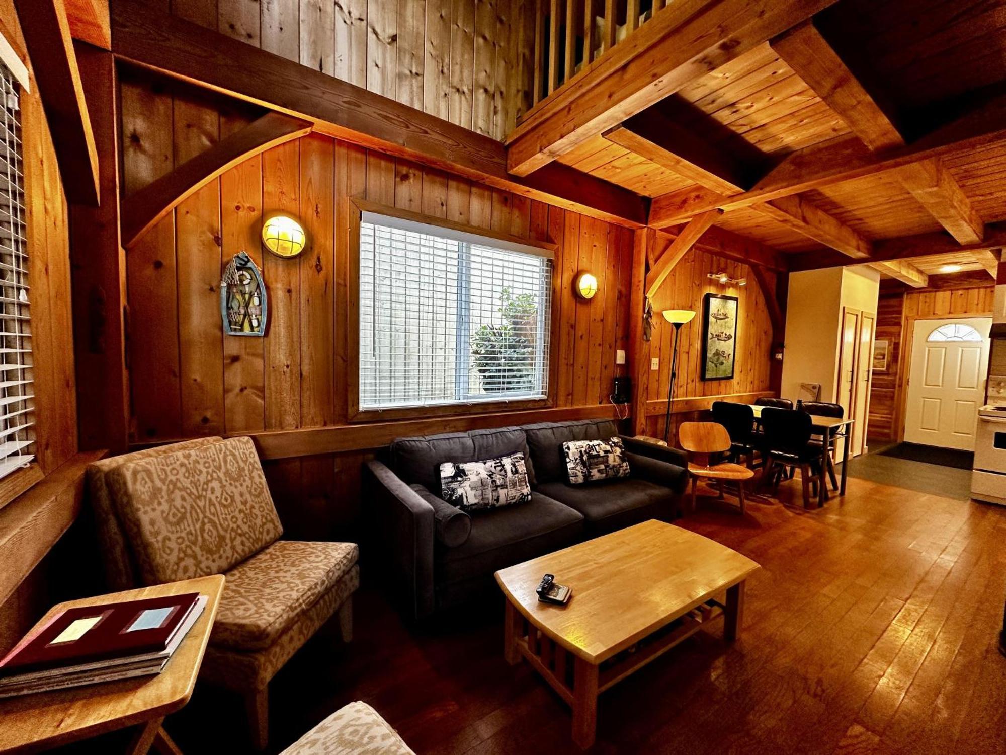 Waterfront Timber Frame Cottage! Ucluelet Eksteriør billede